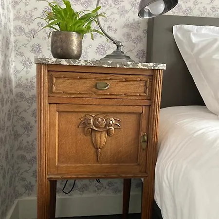 Tree & B Bed & Breakfast Bruggy